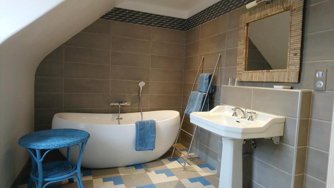 Manoir De Conjon Bed & Breakfast Crouay Exterior photo