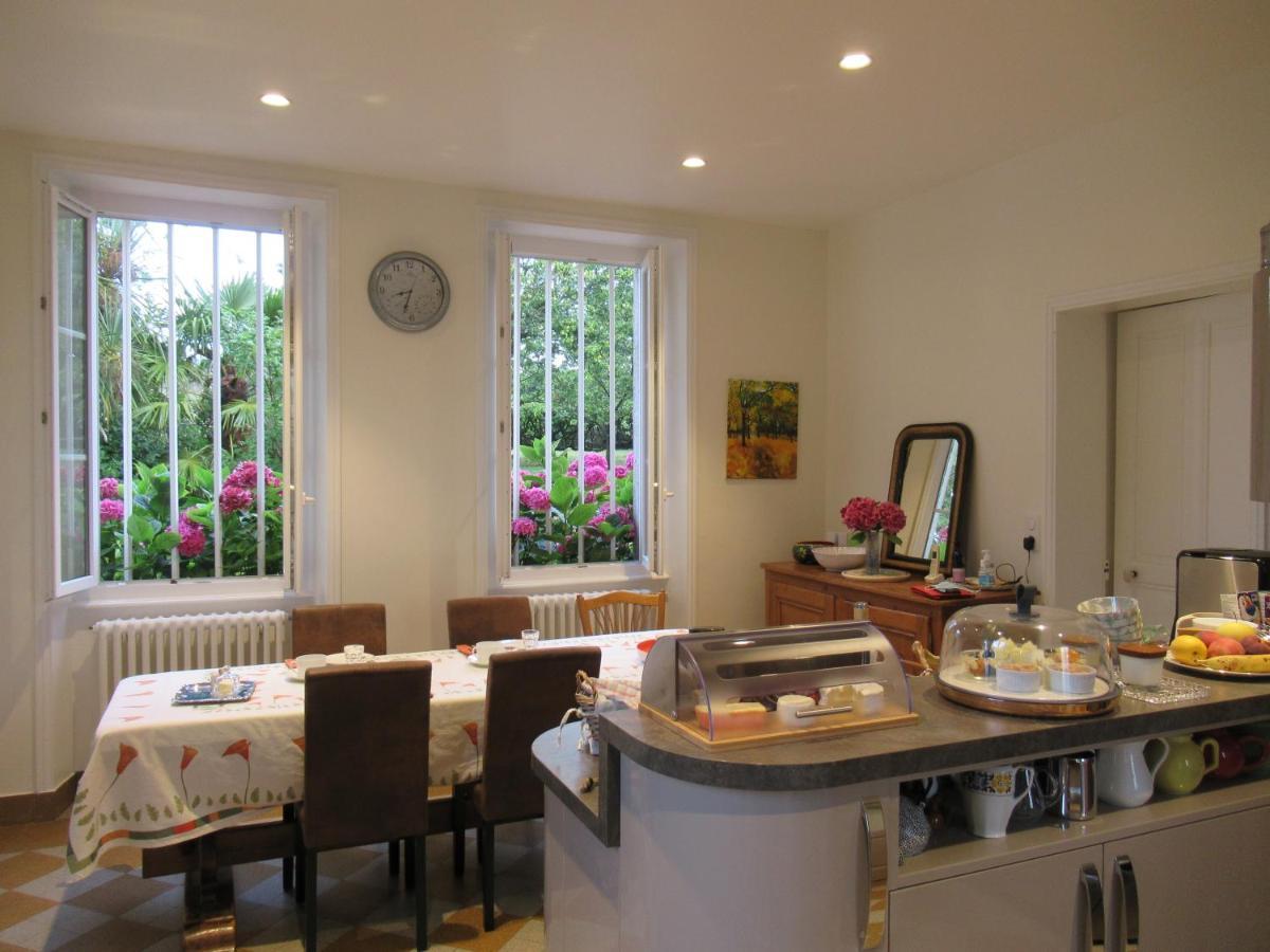 Manoir De Conjon Bed & Breakfast Crouay Exterior photo
